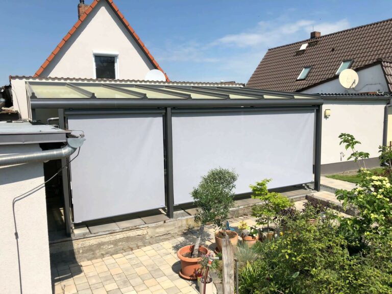 Senkrechtverschattung einer Terrasse als Sonnenschutz von Ottis Fenster und Türen